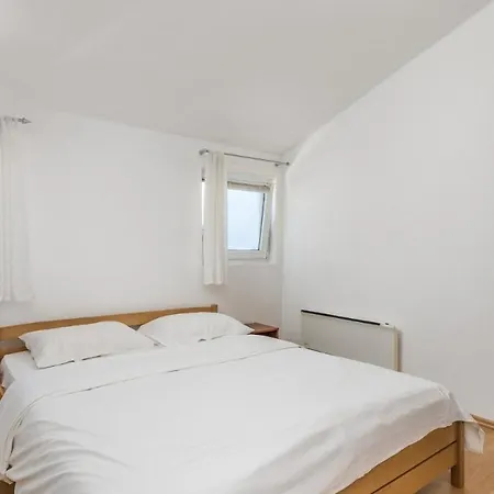 Rona Ivana Apartamento *